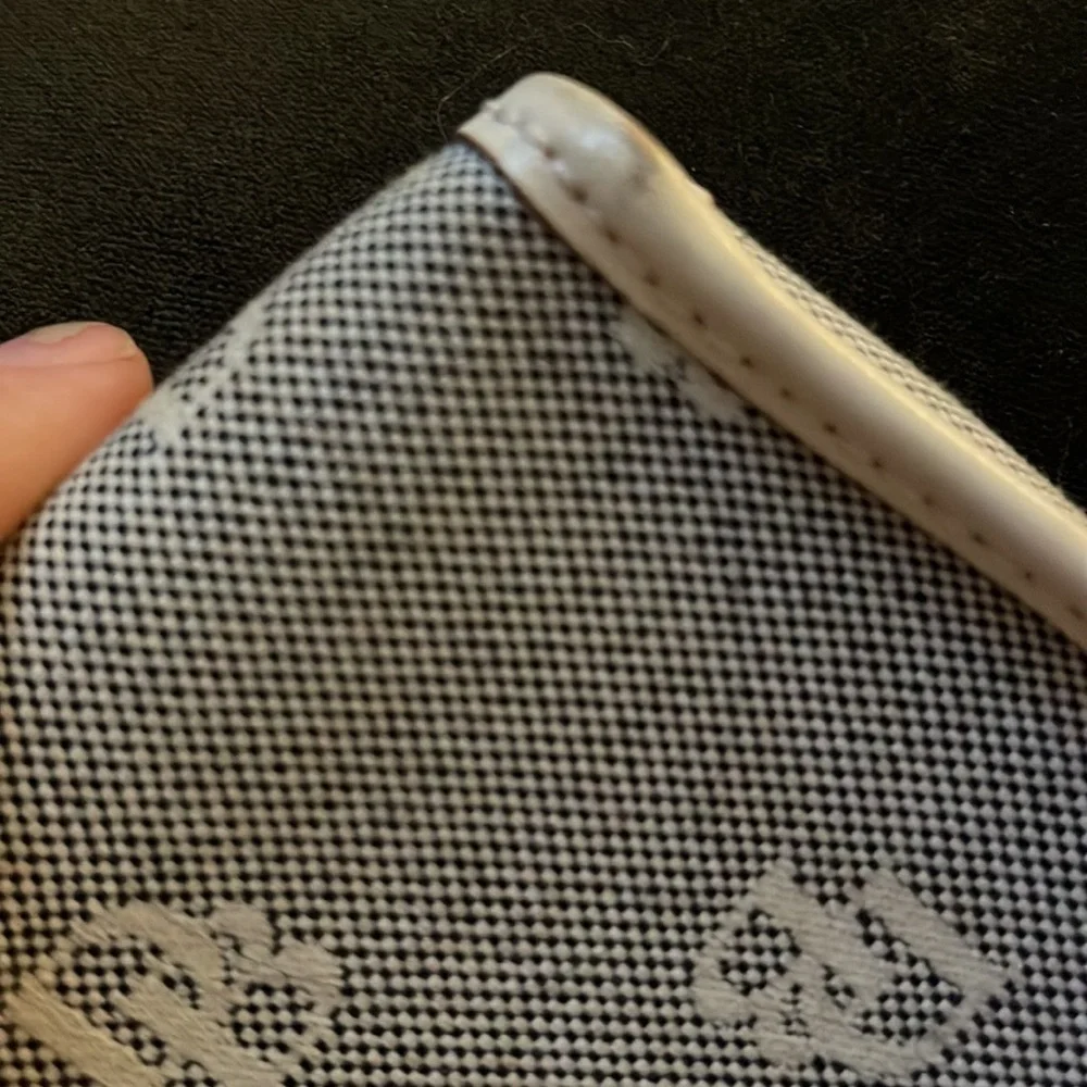 Dooney and‎ Bourke White Wristlet